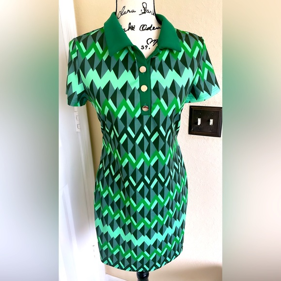 SHEIN Dresses & Skirts - NWOT- MOD Geo Print Quarter Button Dress